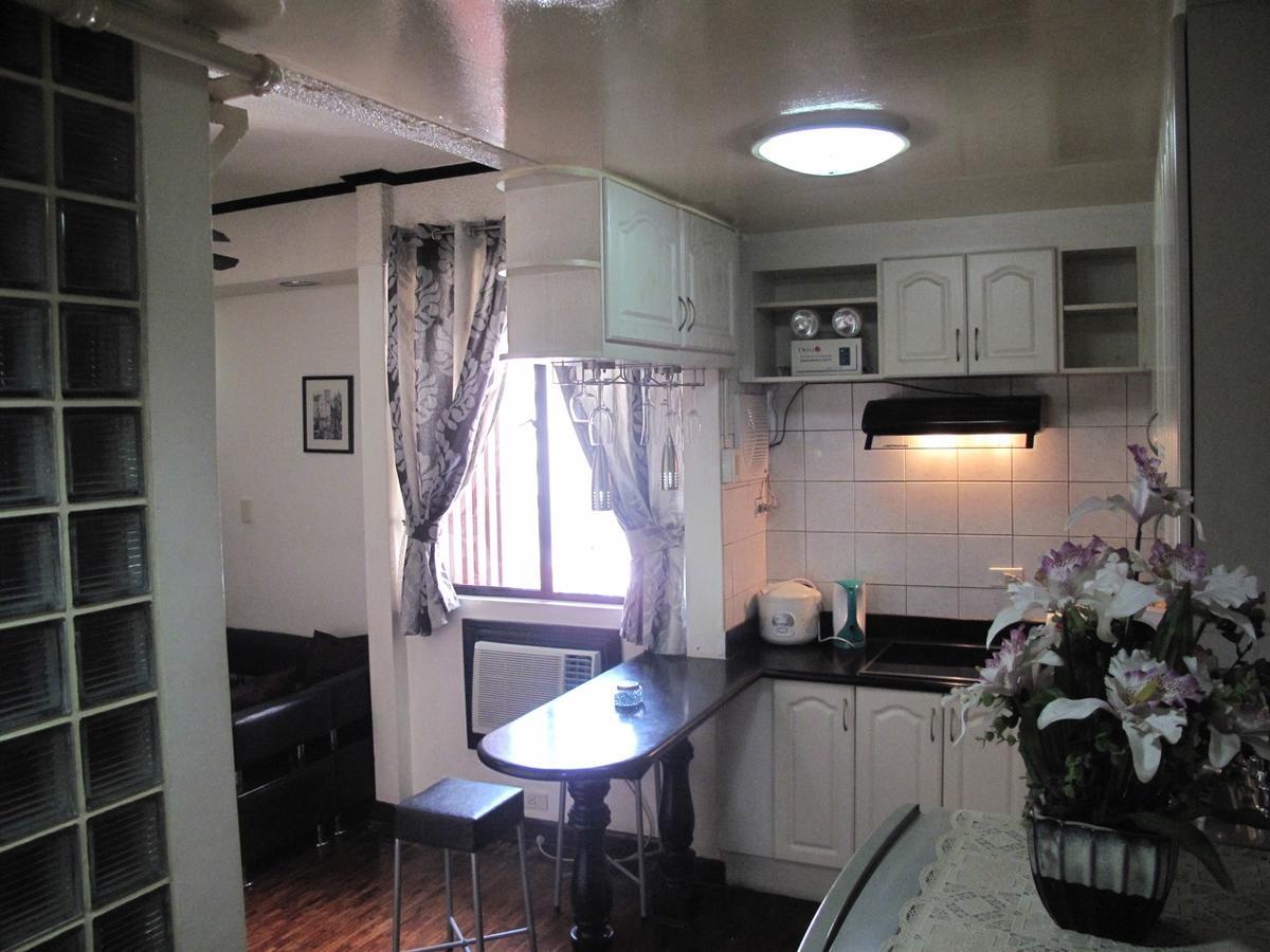 Makati Suites At Travelers Inn 마카티 외부 사진