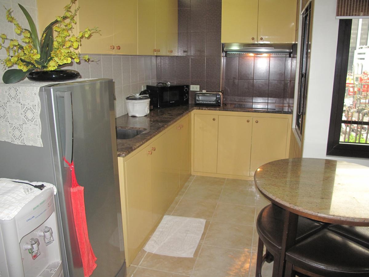 Makati Suites At Travelers Inn 마카티 외부 사진
