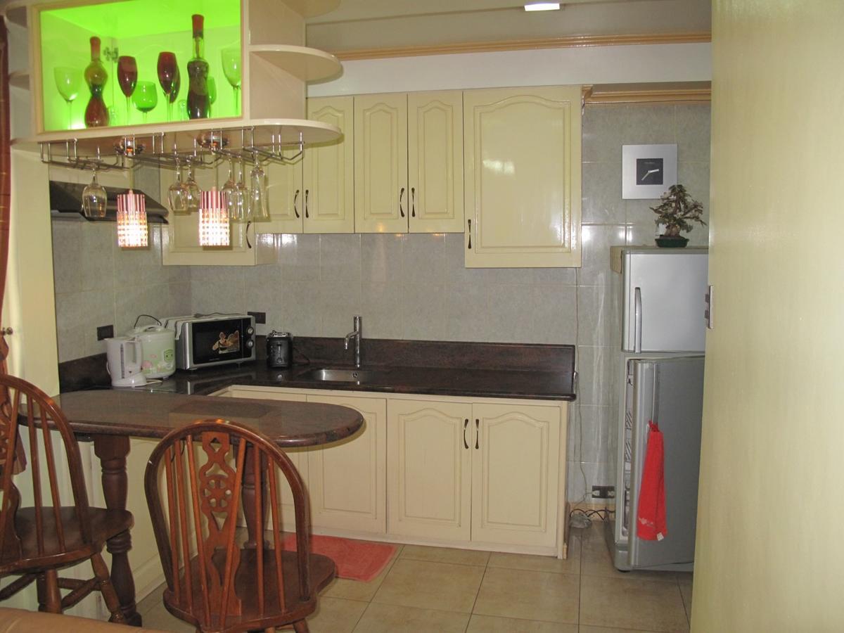 Makati Suites At Travelers Inn 마카티 외부 사진