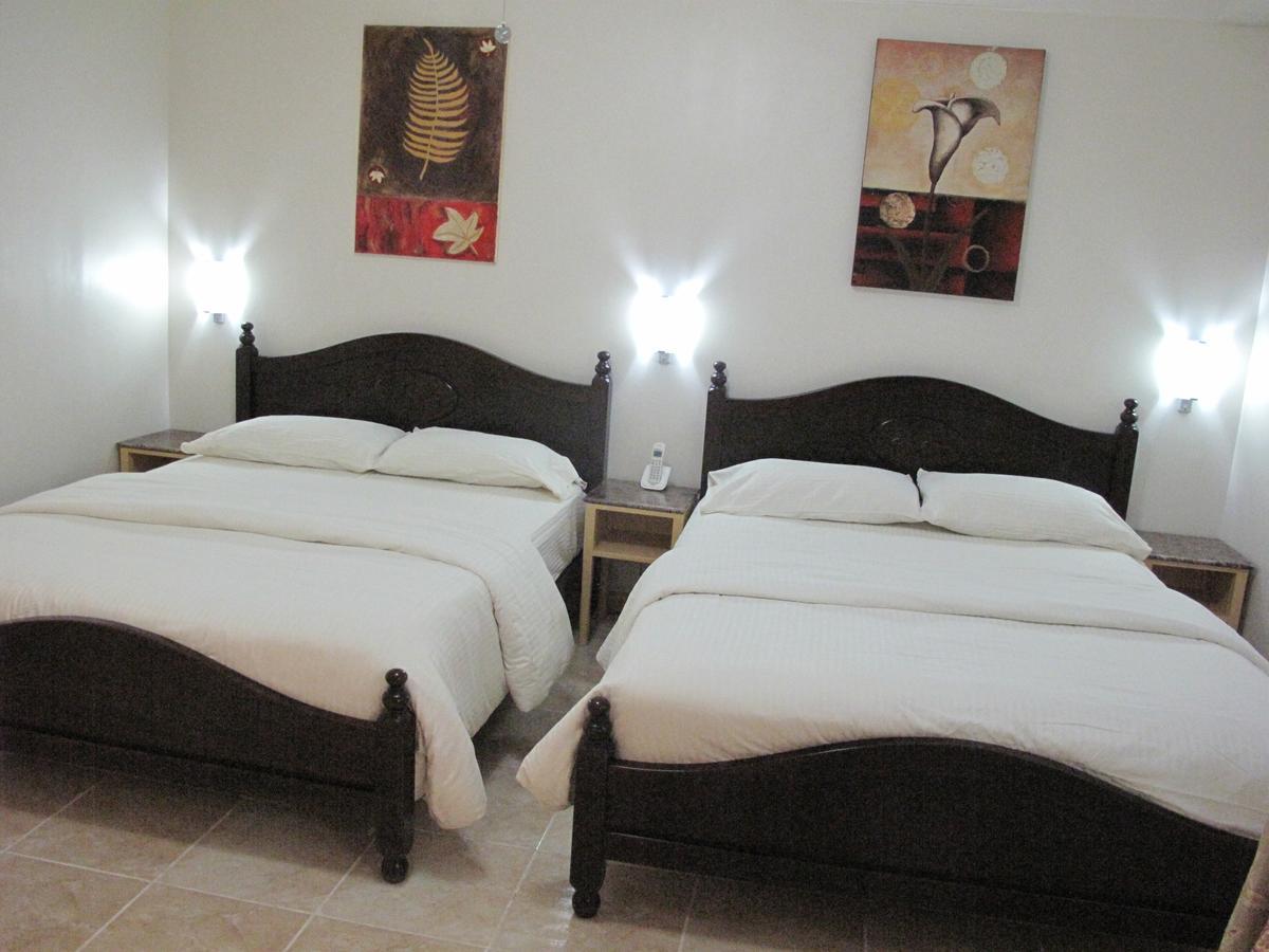 Makati Suites At Travelers Inn 마카티 외부 사진
